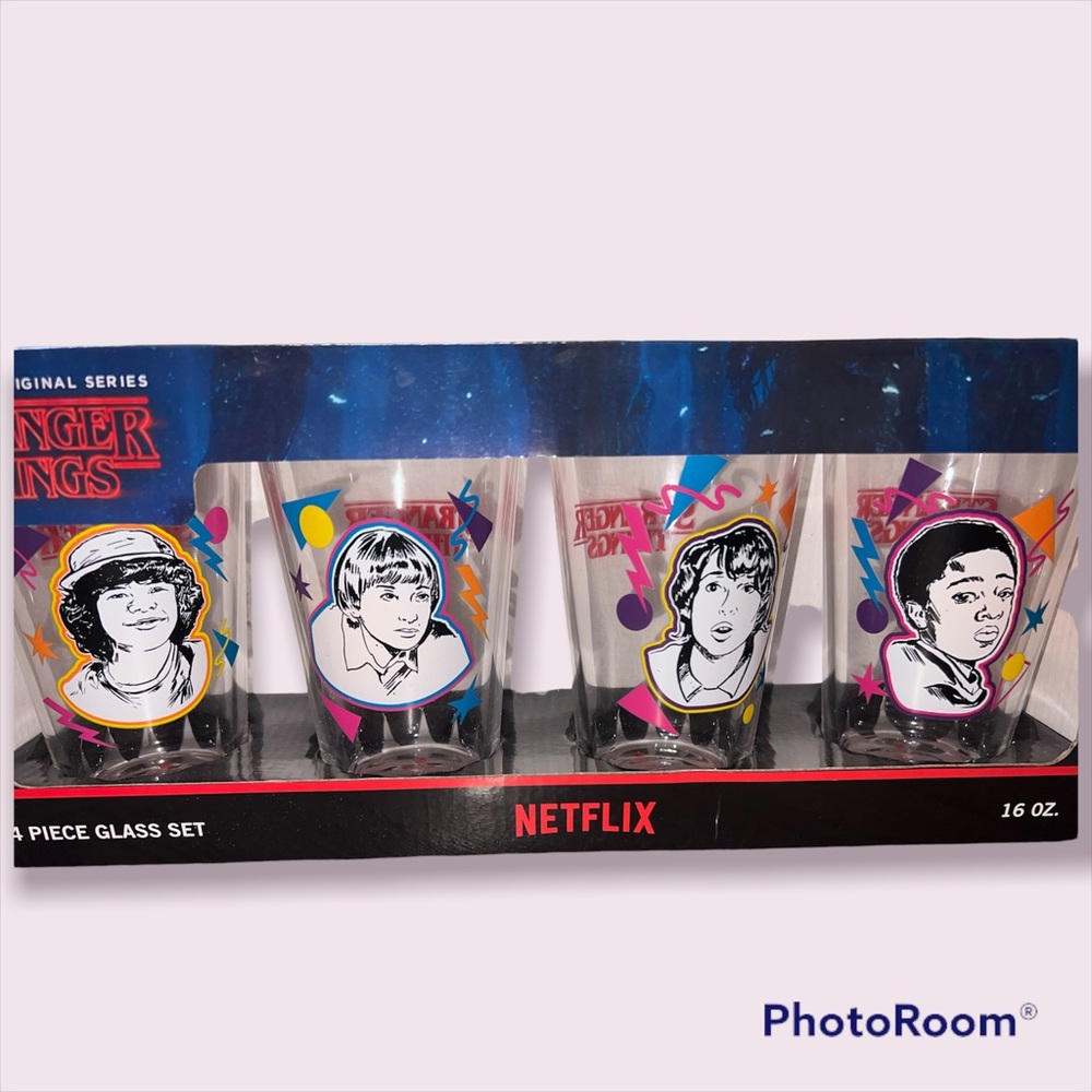 BNWT!!! Stranger things Netflix series! (4)pcs Glass Set! In mint condition!😍